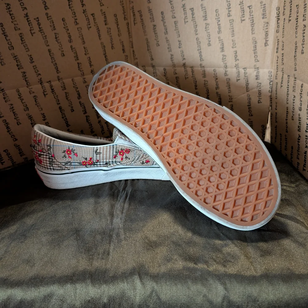 Vans Plaid Slip-On Sneakers with Red Floral Embroidery - Picture 4 of 5